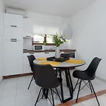 Silvia Big Private Garden Apartman *