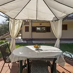Silvia Big Private Garden Apartman Funtana
