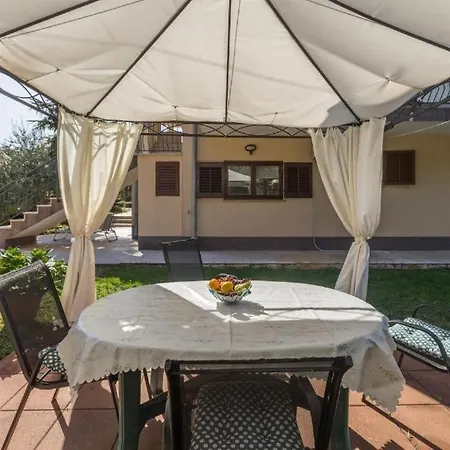 Apartment Silvia Big Private Garden