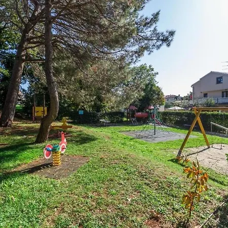 Apartment Silvia Big Private Garden Funtana