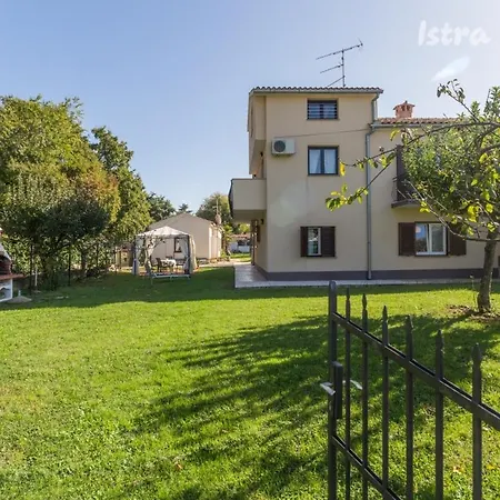 Silvia Big Private Garden