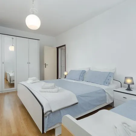 Silvia Big Private Garden Apartment