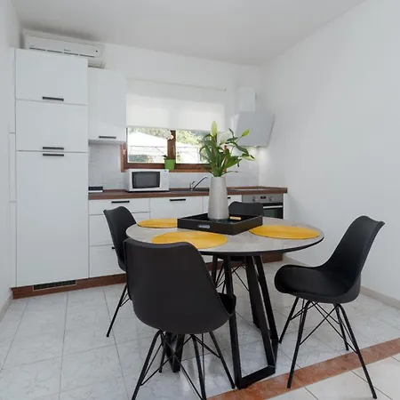 Silvia Big Private Garden Apartment *