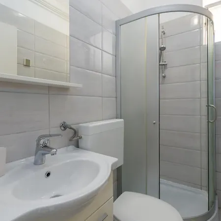 Silvia Big Private Garden Apartment *